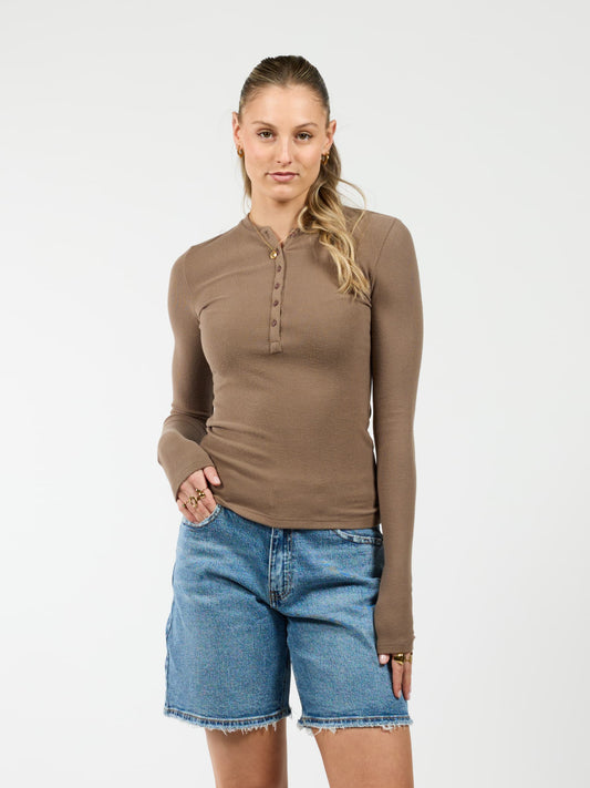 Cilia | Long sleeve top met knopen | Bruin | Tall