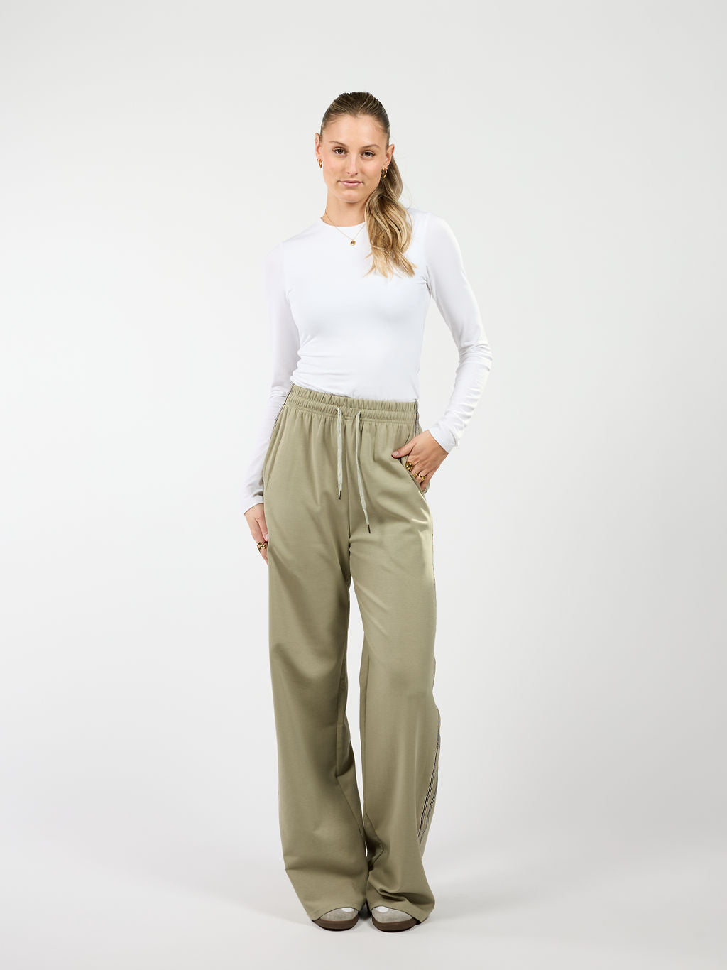 Izzy pants | Sage groen met streep | Tall – The Wildflower Club