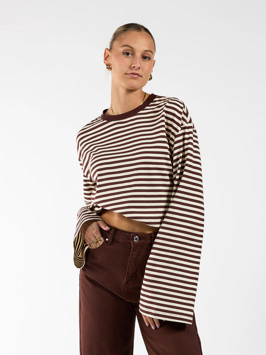 Nine Tee | Wijd uitlopende mouw | Gestreept cream bruin | Tall