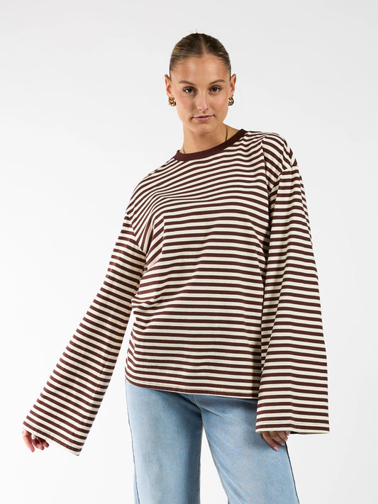 Nine Tee | Wijd uitlopende mouw | Gestreept cream bruin | Tall