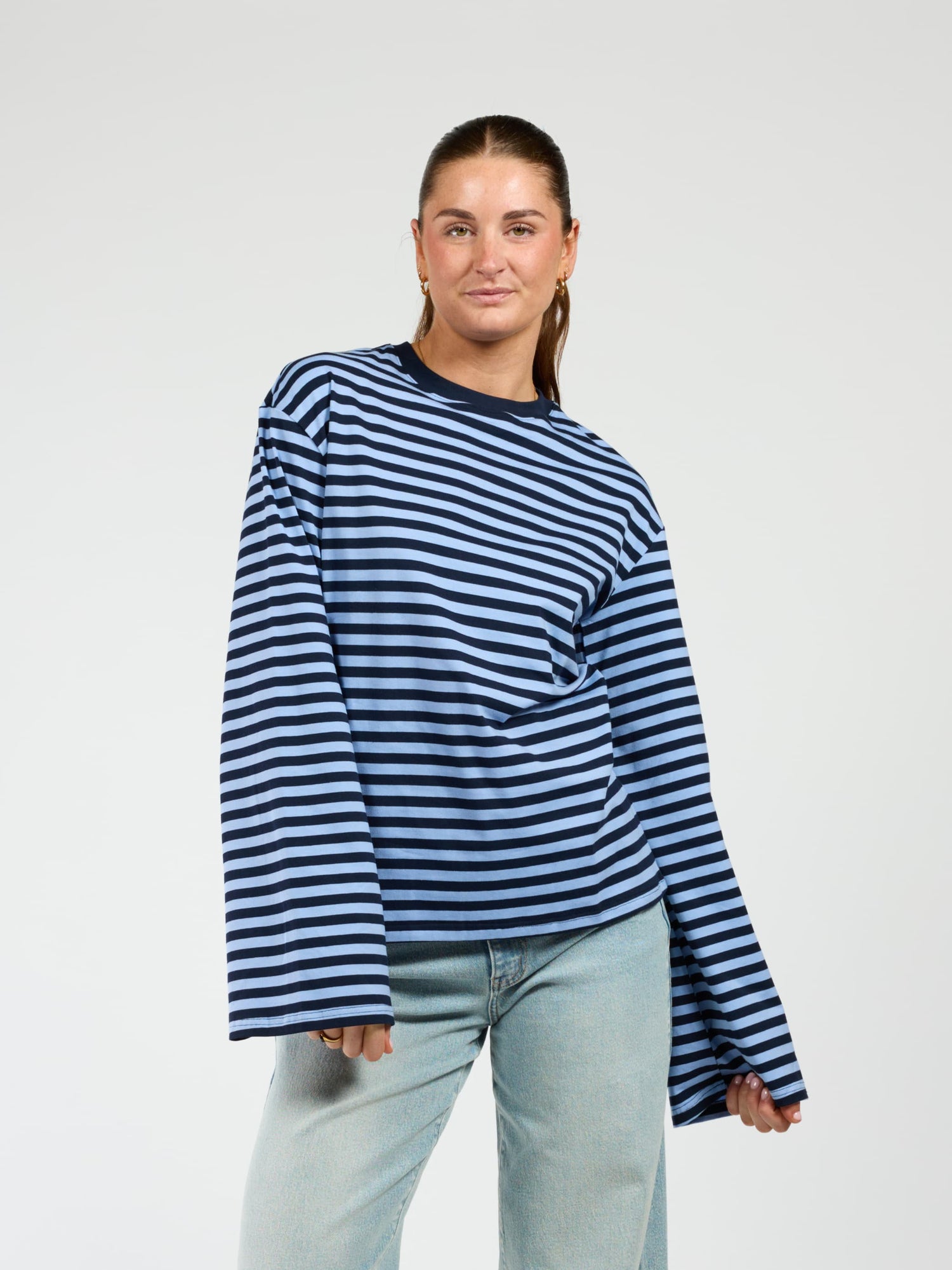 Nine Tee | Wijd uitlopende mouw | Gestreept blauw | Tall